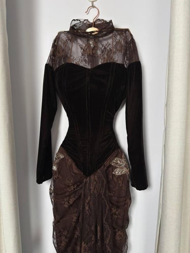 فستان سهرة مخمل دانتيل تطريز يدوي