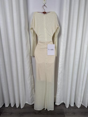 فستان سهرة بأكمام طويلة