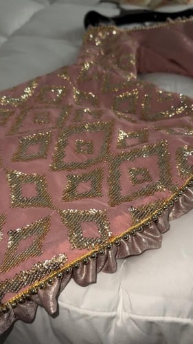 فستان سهرة وردي إماراتي