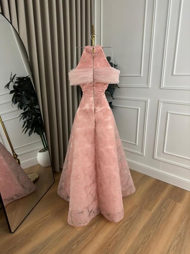 فستان سهرة مورد تطريز يدوي راقي