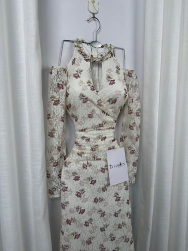 فستان ناعم بأكمام طويلة