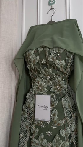 فستان سهرة أخضر فخم