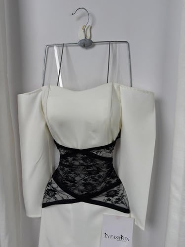 فستان ناعم ابيض دانتيل أسود