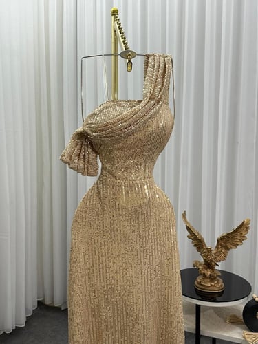 فستان سهرة ذهبي