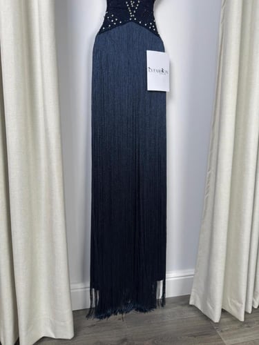 فستان سهرة كحلي بتطريز يدوي فاخر