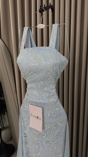 فستان سهرة سماوي بتطريز يدوي فاخر