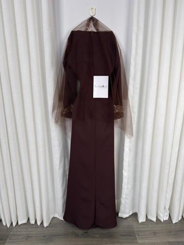 جلابية بني فخمة بتطريز يدوي دقيق