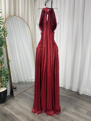 فستان ناعم عودي كسرات فخمة