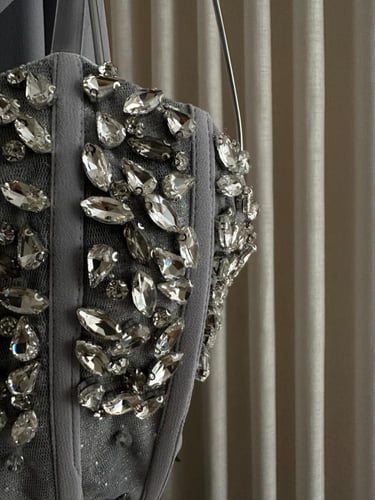 فستان سهره بقصه كورسيه بتطريز على الصدر