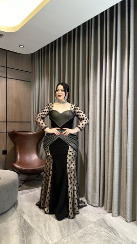 فستان اسود كريب مع تل