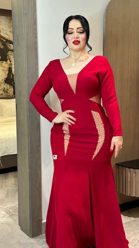 فستان اسود كريب مع تل