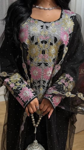 مخور اسود بنقش ورد ملون