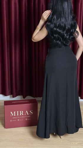 فستان اسود ملكي بتفاصيل كريستالية