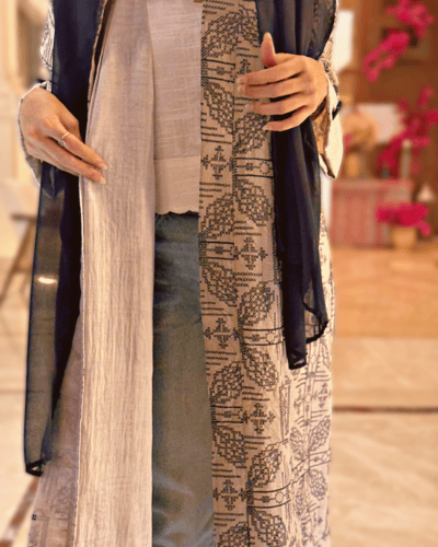 عباية كلاسيكية عملية مع طرحة