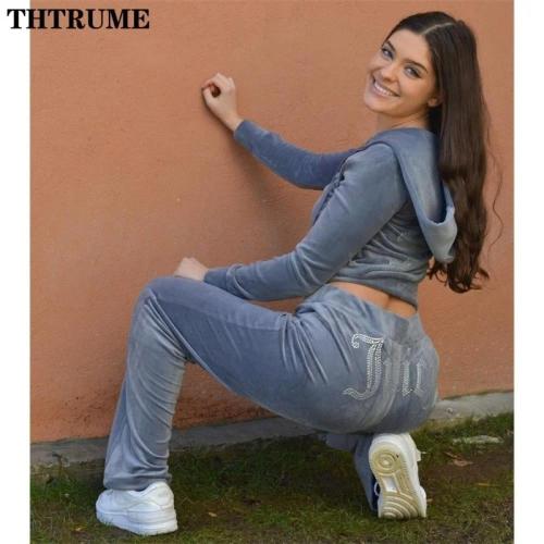 سترات بغطاء رأس نسائية