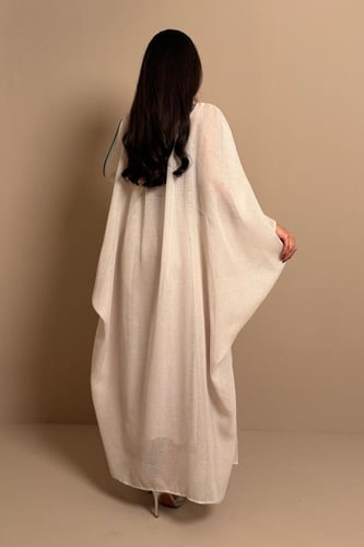 جلابية بيج فاتح بتفاصيل لامعة أنيقة