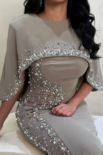 فستان زيتي مطرز بتفاصيل لؤلؤية مع جاكيت أنيق