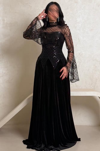 فستان أسود مخملي بتطريز شبكي فاخر