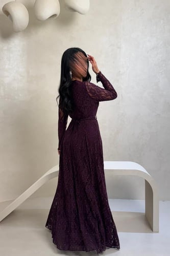 فستان بنفسجي دانتيل بأكمام طويلة وتفاصيل مطرزة مع...