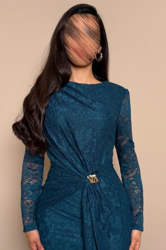 فستان دانتيل تركوازي بعقدة جانبية