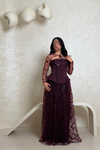 فستان سهرة بنفسجي مطرز بتول شفاف وأكمام طويلة