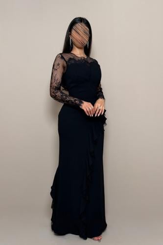 فستان سهرة اسود دانتيل بقصة كشكش جانبي