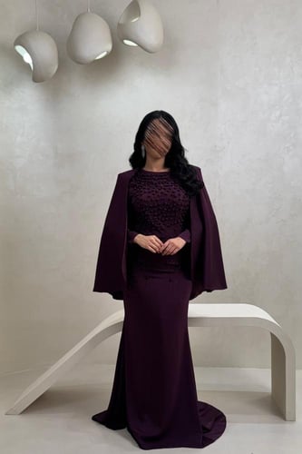 فستان بنفسجي مطرز مع جاكيت أنيق