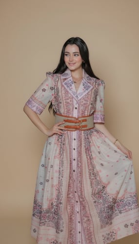 فستان ناعم رسمي بياقة مطوية بحزام سميك