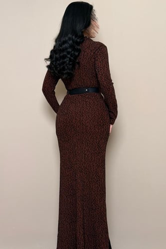 فستان سهرة بني بتفاصيل أنيقة من مليحة