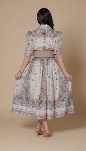 فستان ناعم رسمي بياقة مطوية بحزام سميك