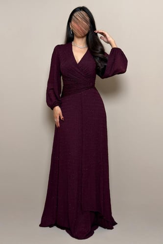 فستان بنفسجي بطبقات انسيابية بتفاصيل أنثوية راقية