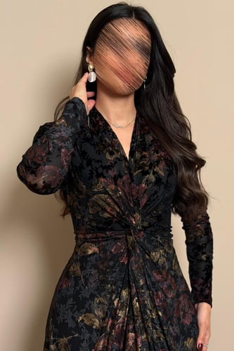 فستان أسود مخملي بتطريز زهور فاخرة