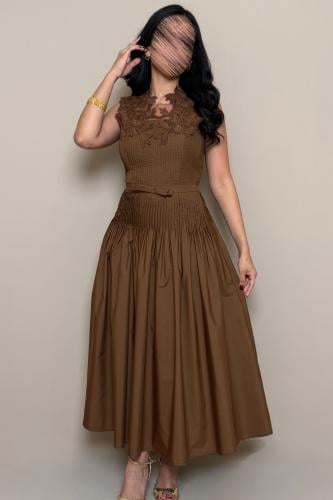 فستان أنثوي بتصميم راق يجمع بين النعومة والفخامة