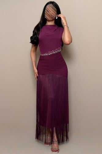 فستان سهرة بنفسجي بتفاصيل كريستالية وأهداب أنيقة