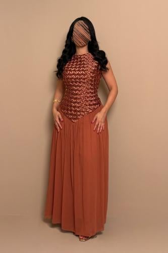 فستان طوبي بتصميم أنيق بتفاصيل منسوجة