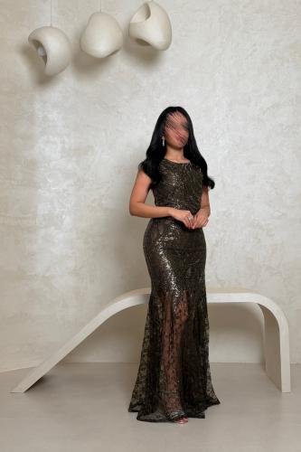 فستان سهرة زيتي غامق مطرز بلمعة ودانتيل فاخر