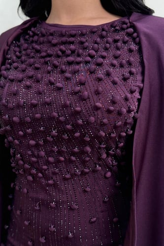 فستان بنفسجي مطرز مع جاكيت أنيق