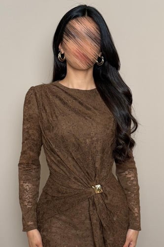 فستان دانتيل بني بعقدة جانبية