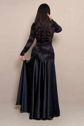 فستان أسود بقصة أنثوية أنيقة*