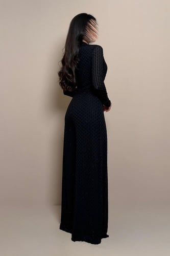 جمبسوت اسود أنيق بقصة خصر محددة