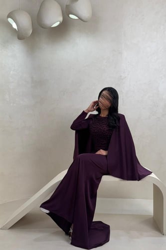 فستان بنفسجي مطرز مع جاكيت أنيق