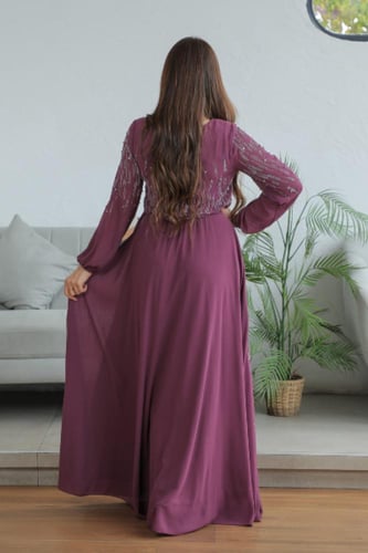 فستان شيفون مزين بالخرز الفضي