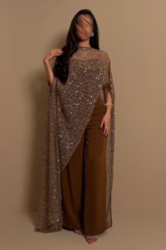 جمبسوت بني غامق بتصميم أنيق مع شال شبكي لامع