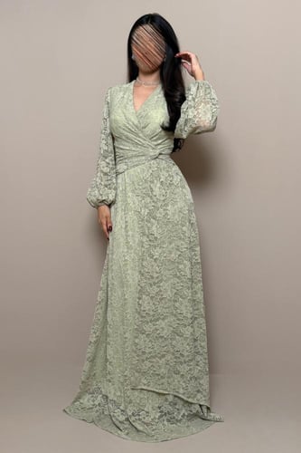 فستان عشبي دانتيل بتصميم لف أنثوي وأكمام منسدلة را...
