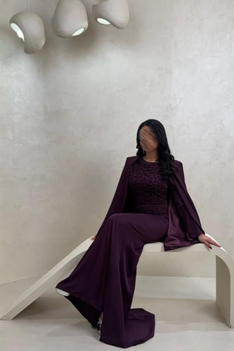 فستان بنفسجي مطرز مع جاكيت أنيق