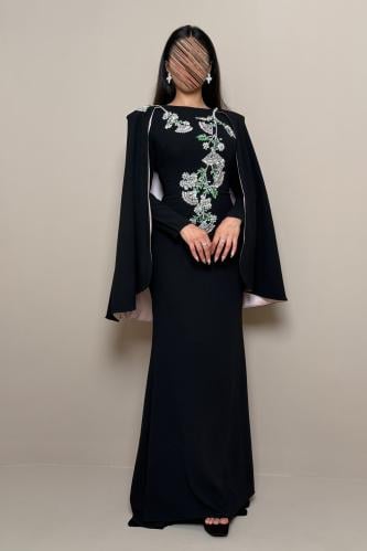 فستان أسود بتطريز زهور أنيق