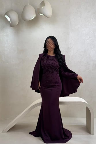 فستان بنفسجي مطرز مع جاكيت أنيق