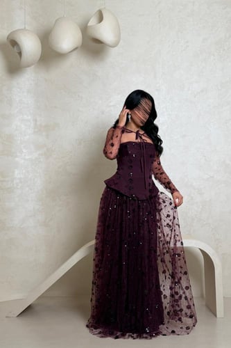 فستان سهرة بنفسجي مطرز بتول شفاف وأكمام طويلة