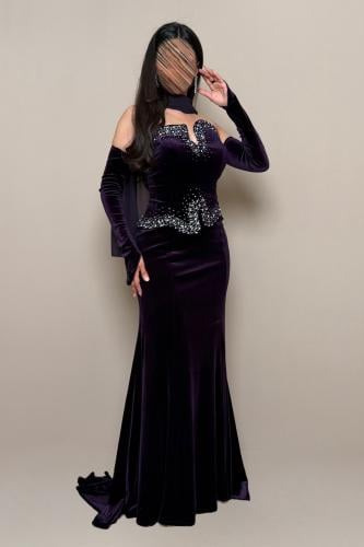 فستان سهرة موف مخملي بتفاصيل كريستالية