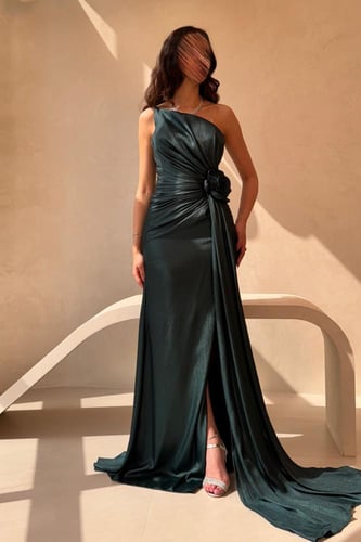 فستان سهرة أخضر غامق كت مزين بوردة على الخصر مع فت...